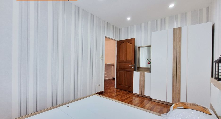 For rent 3 bedrooms townhouse in Suan Luang, Bangkok