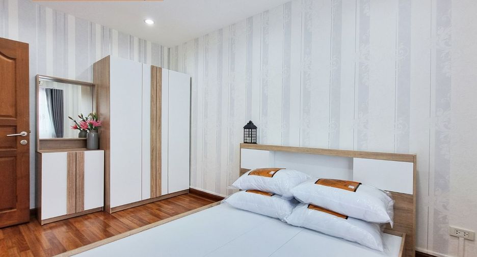 For rent 3 bedrooms townhouse in Suan Luang, Bangkok