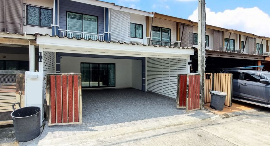 For rent 3 bedrooms townhouse in Suan Luang, Bangkok