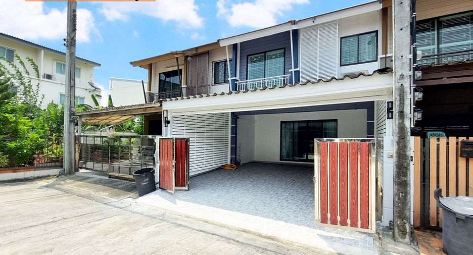 For rent 3 bedrooms townhouse in Suan Luang, Bangkok