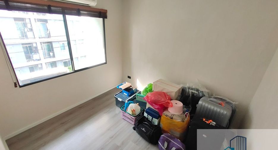 For sale 3 bedrooms townhouse in Chatuchak, Bangkok