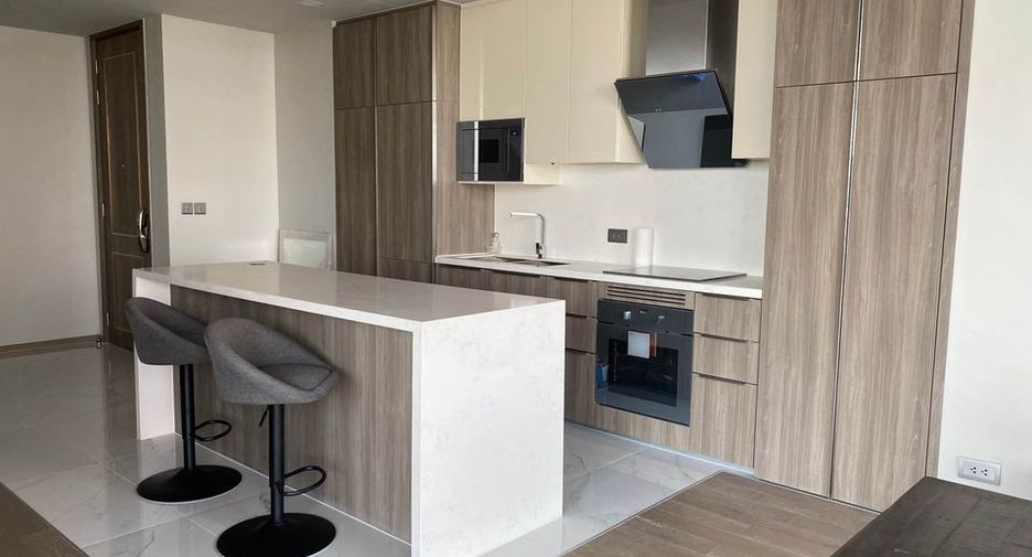 For rent 3 bedrooms condo in Khlong Toei, Bangkok