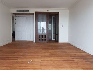 For rent 3 bedrooms condo in Sathon, Bangkok