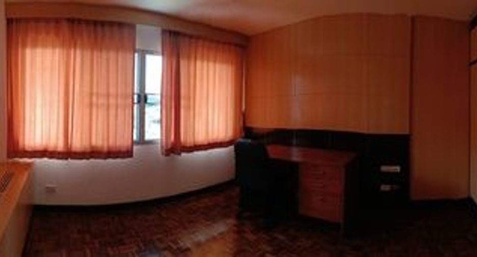 For rent 3 bedrooms condo in Khlong Toei, Bangkok