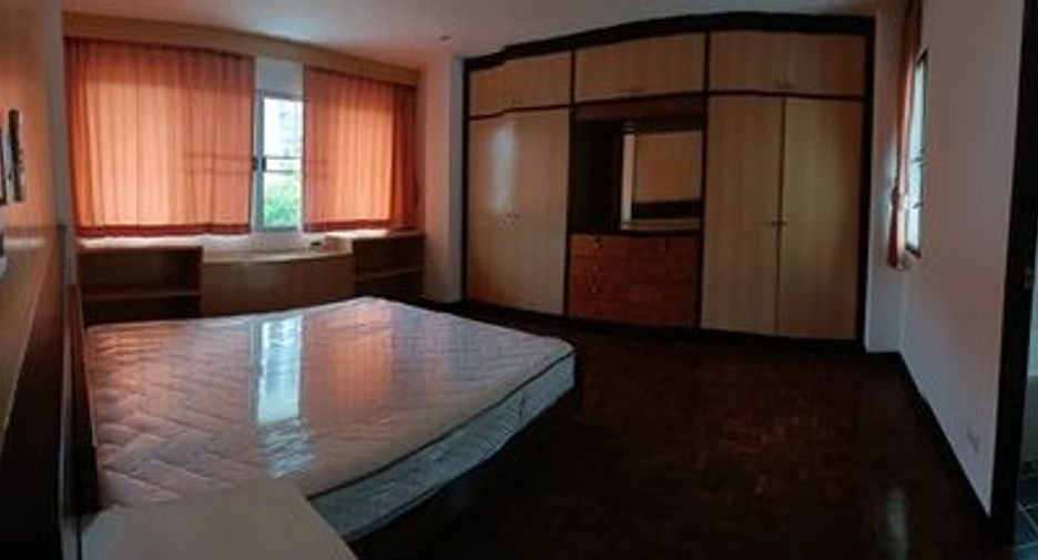 For rent 3 bedrooms condo in Khlong Toei, Bangkok