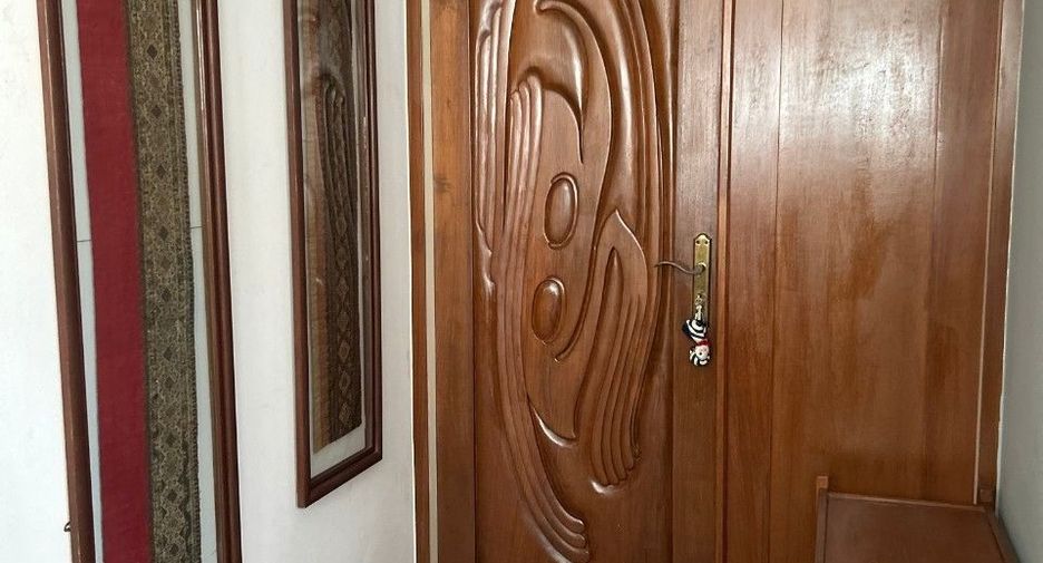 For sale 3 bedrooms condo in Watthana, Bangkok
