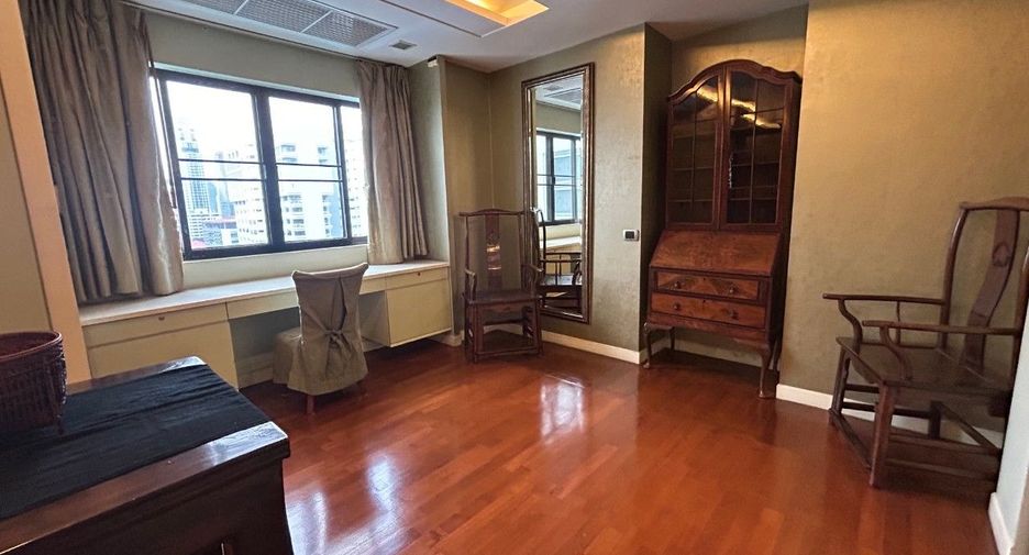 For sale 3 bedrooms condo in Watthana, Bangkok