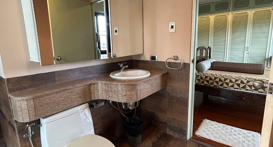 For sale 3 bedrooms condo in Watthana, Bangkok