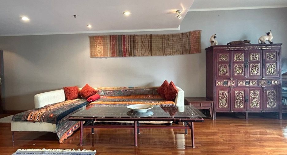 For sale 3 bedrooms condo in Watthana, Bangkok
