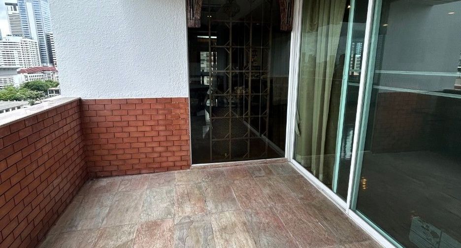 For sale 3 bedrooms condo in Watthana, Bangkok