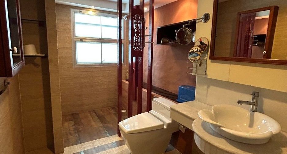 For sale 3 bedrooms condo in Watthana, Bangkok