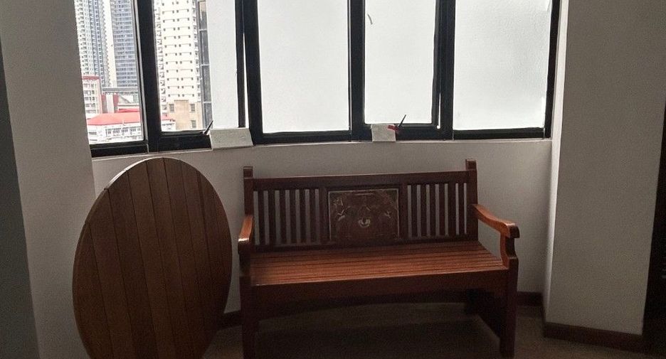 For sale 3 bedrooms condo in Watthana, Bangkok