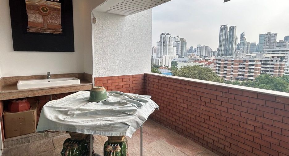 For sale 3 bedrooms condo in Watthana, Bangkok
