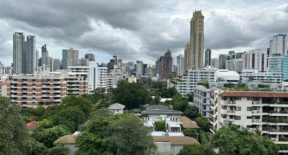 For sale 3 bedrooms condo in Watthana, Bangkok