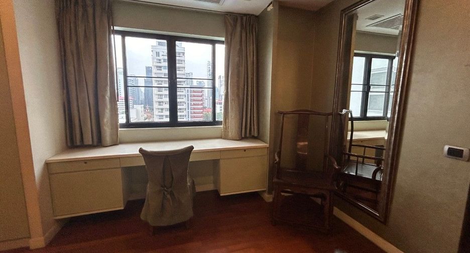 For sale 3 bedrooms condo in Watthana, Bangkok