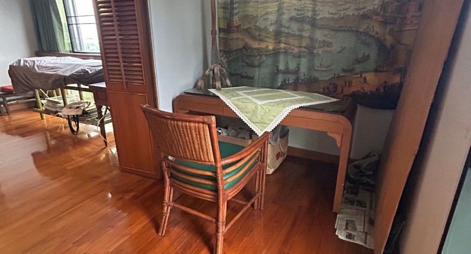 For sale 3 bedrooms condo in Watthana, Bangkok