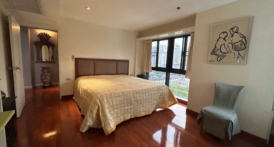 For sale 3 bedrooms condo in Watthana, Bangkok