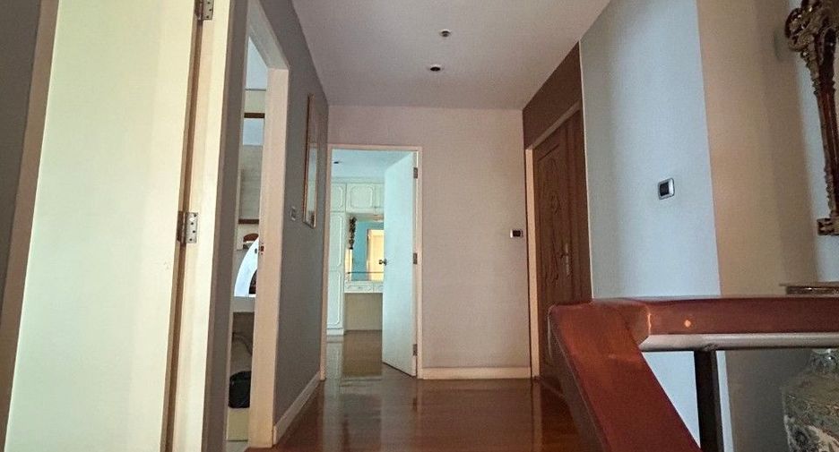 For sale 3 bedrooms condo in Watthana, Bangkok
