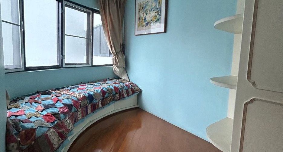 For sale 3 bedrooms condo in Watthana, Bangkok