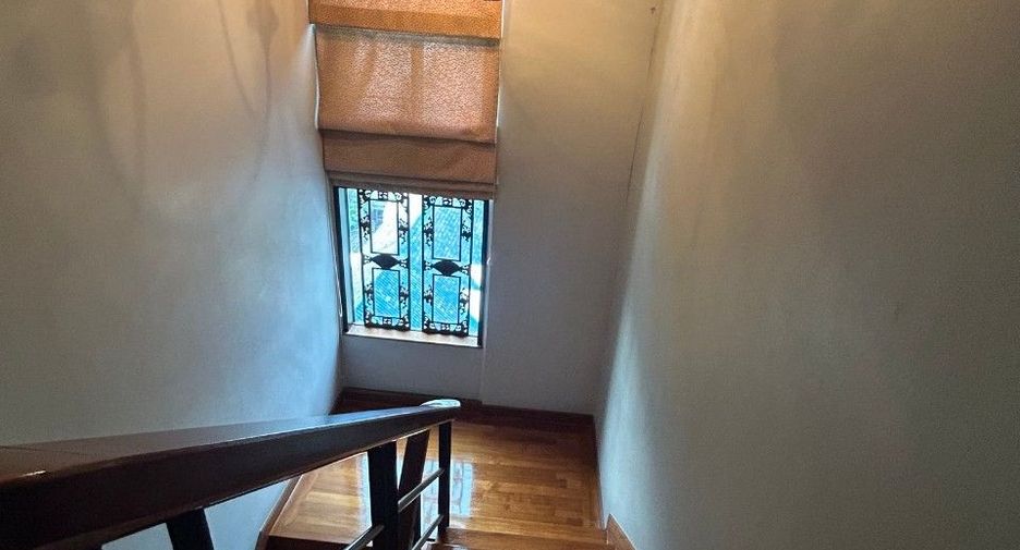 For sale 3 bedrooms condo in Watthana, Bangkok