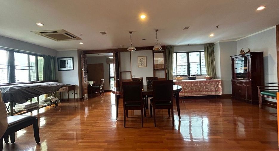 For sale 3 bedrooms condo in Watthana, Bangkok