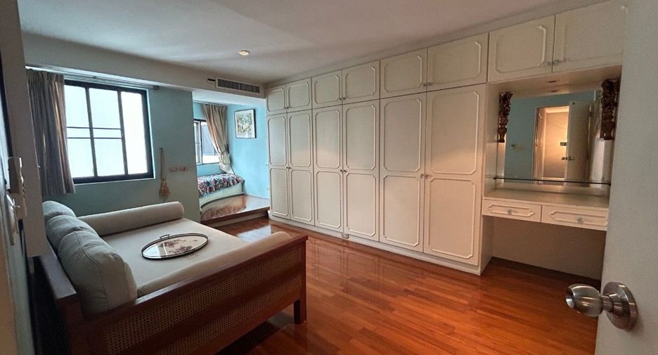 For sale 3 bedrooms condo in Watthana, Bangkok