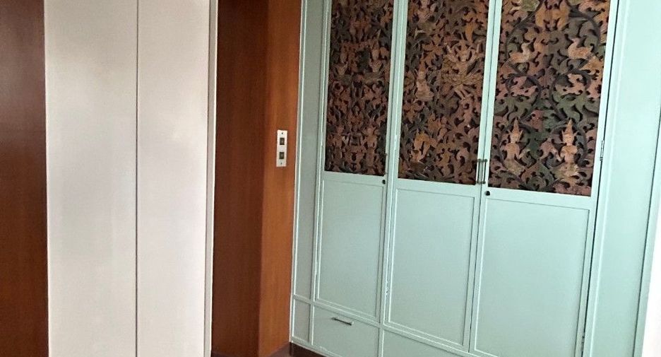 For sale 3 bedrooms condo in Watthana, Bangkok