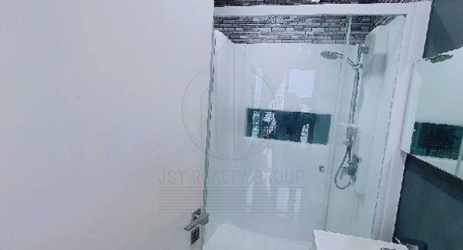 For sale 7 bedrooms condo in Phra Khanong, Bangkok