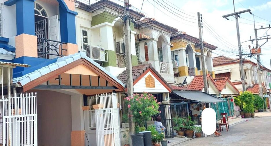 For sale 2 Beds townhouse in Mueang Pathum Thani, Pathum Thani