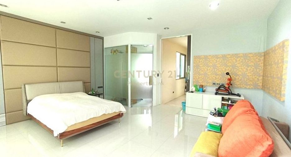 For sale 4 bedrooms townhouse in Phaya Thai, Bangkok