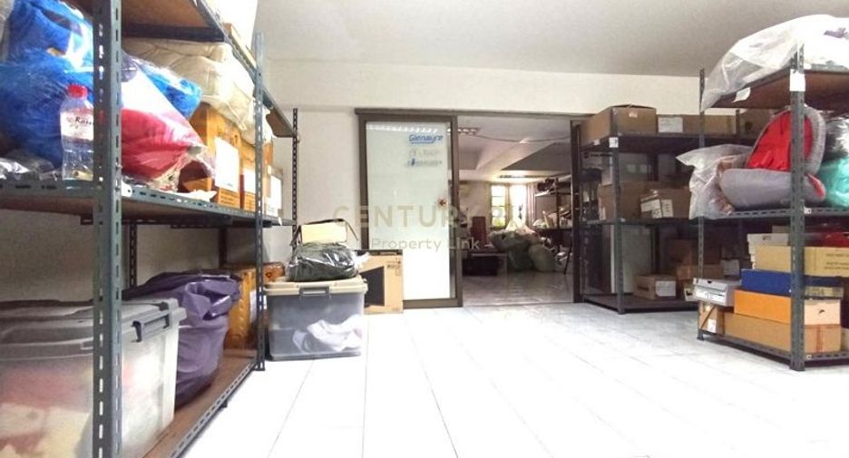 For sale 4 bedrooms townhouse in Phaya Thai, Bangkok