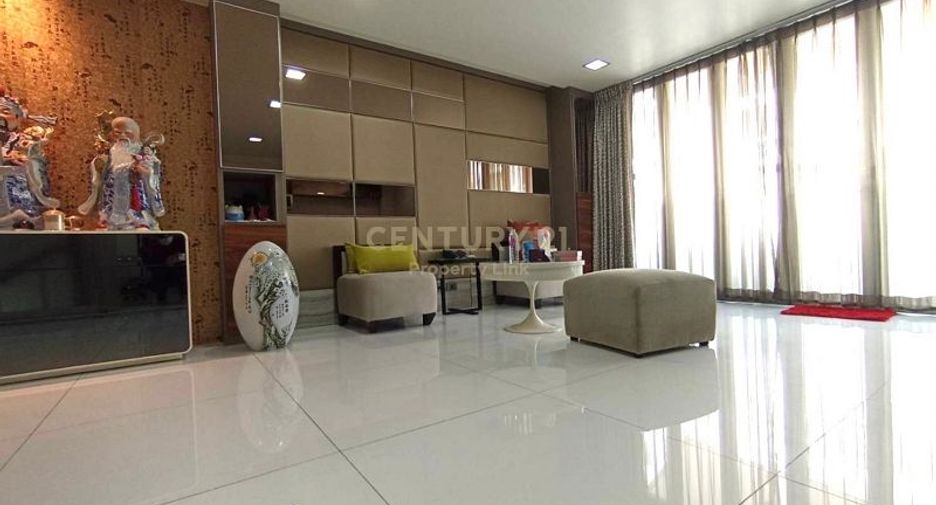 For sale 4 bedrooms townhouse in Phaya Thai, Bangkok