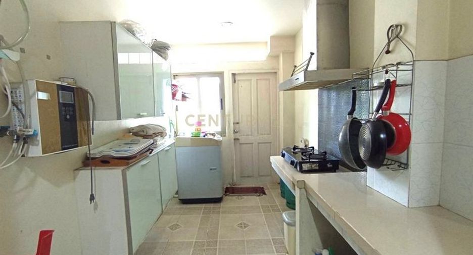 For sale 4 bedrooms townhouse in Phaya Thai, Bangkok