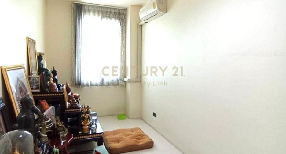 For sale 4 bedrooms townhouse in Phaya Thai, Bangkok