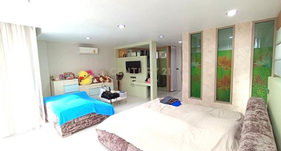 For sale 4 bedrooms townhouse in Phaya Thai, Bangkok