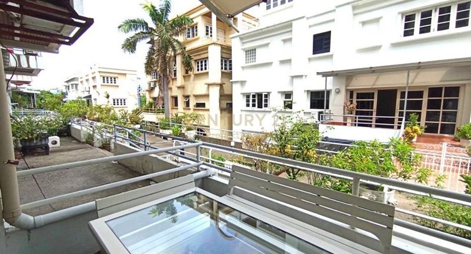 For sale 4 bedrooms townhouse in Phaya Thai, Bangkok
