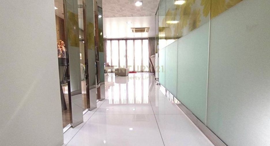 For sale 4 bedrooms townhouse in Phaya Thai, Bangkok