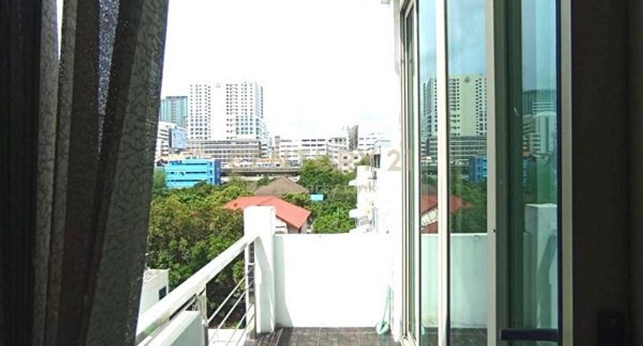 For sale 4 bedrooms townhouse in Phaya Thai, Bangkok