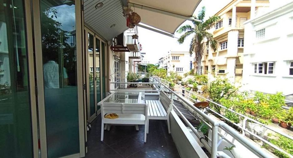 For sale 4 bedrooms townhouse in Phaya Thai, Bangkok