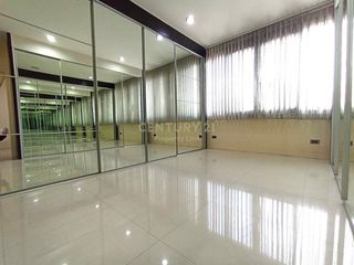 For sale 4 bed townhouse in Phaya Thai, Bangkok