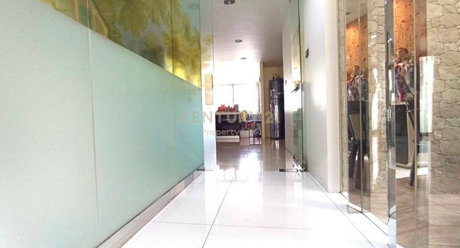 For sale 4 bedrooms townhouse in Phaya Thai, Bangkok
