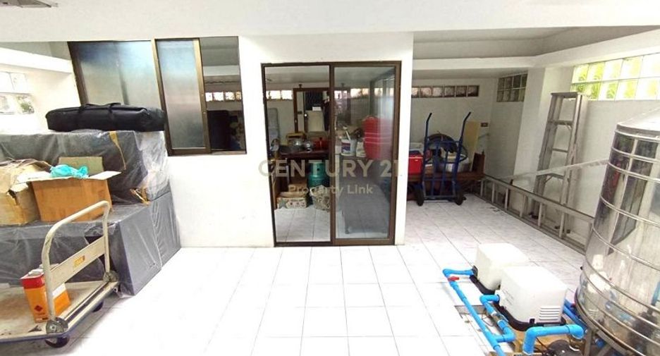 For sale 4 bedrooms townhouse in Phaya Thai, Bangkok