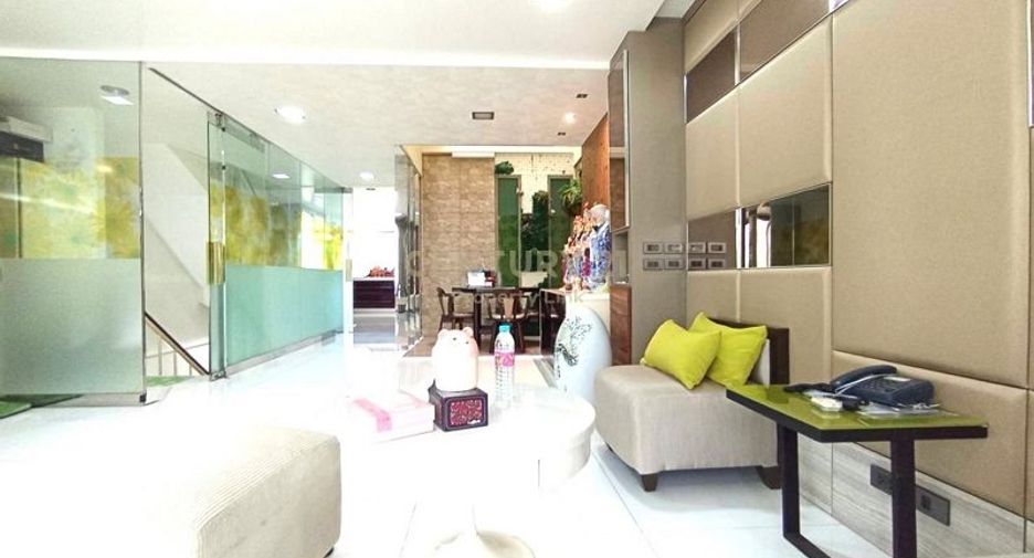 For sale 4 bedrooms townhouse in Phaya Thai, Bangkok