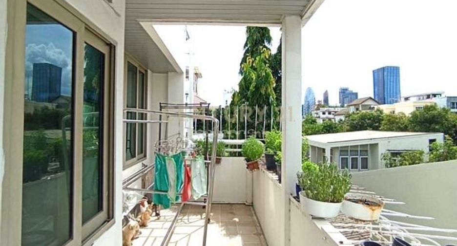 For sale 4 bedrooms townhouse in Phaya Thai, Bangkok