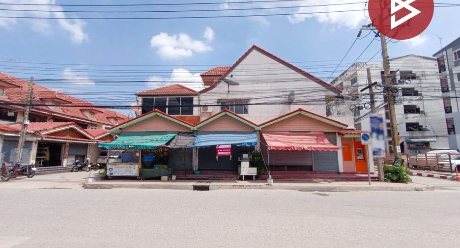 For sale 8 bed retail Space in Mueang Samut Prakan, Samut Prakan