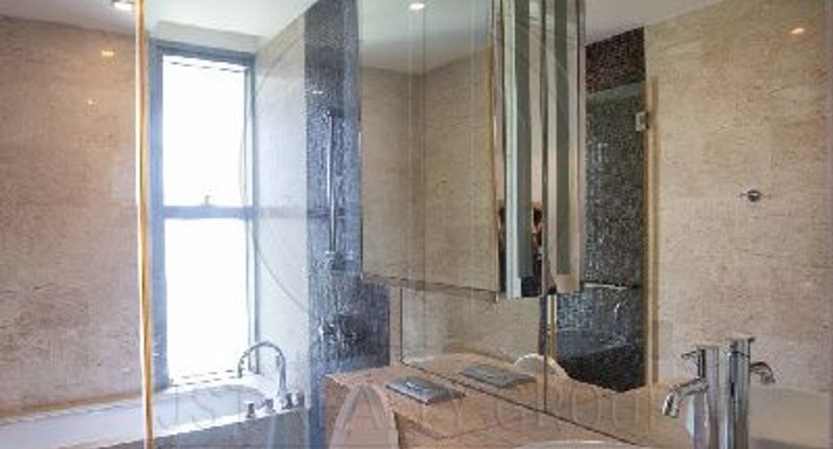 For rent 3 bedrooms condo in Yan Nawa, Bangkok