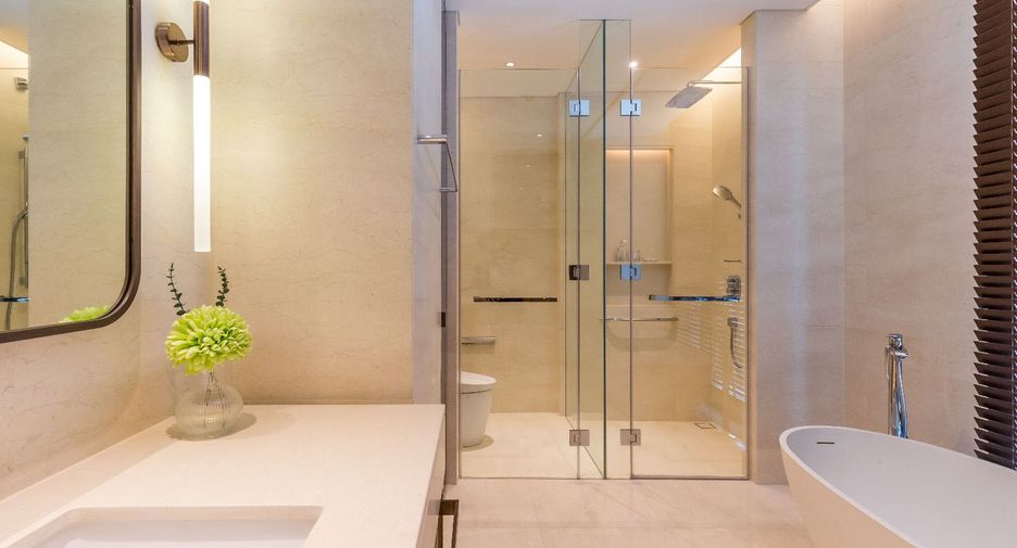 For sale 2 bedrooms condo in Pathum Wan, Bangkok