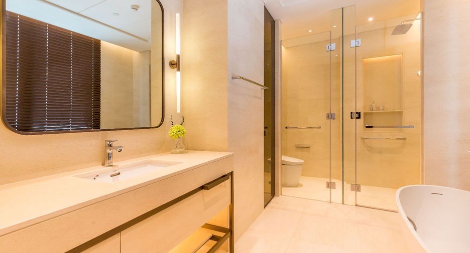 For sale 2 bedrooms condo in Pathum Wan, Bangkok