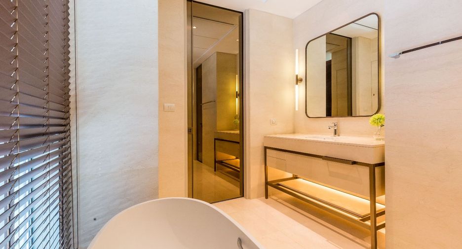 For sale 2 bedrooms condo in Pathum Wan, Bangkok