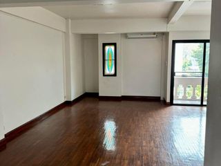 出租 8 卧室 办公室 在 Khlong Toei, 曼谷